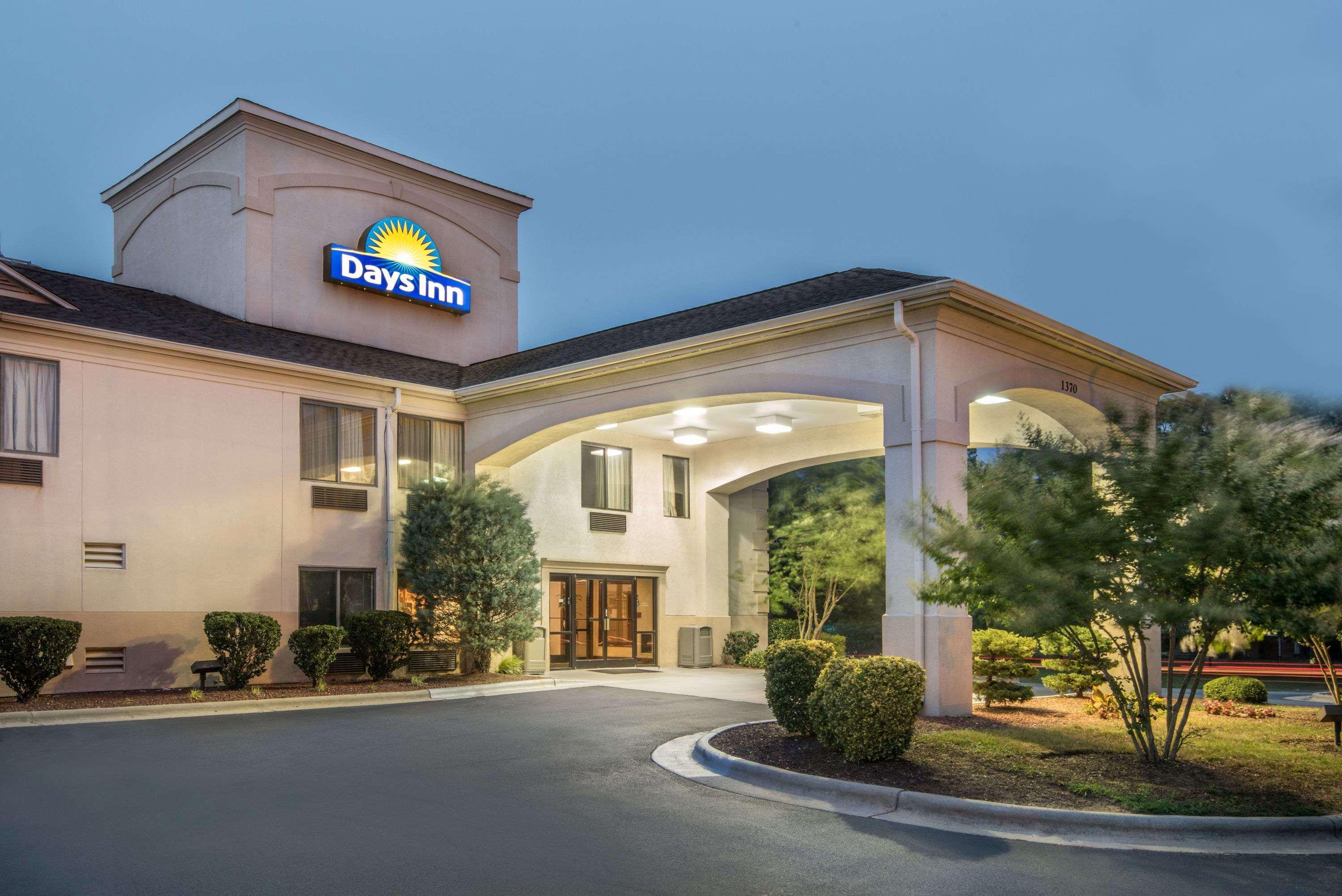 Days Inn By Wyndham Burlington East Haw River Exterior photo
