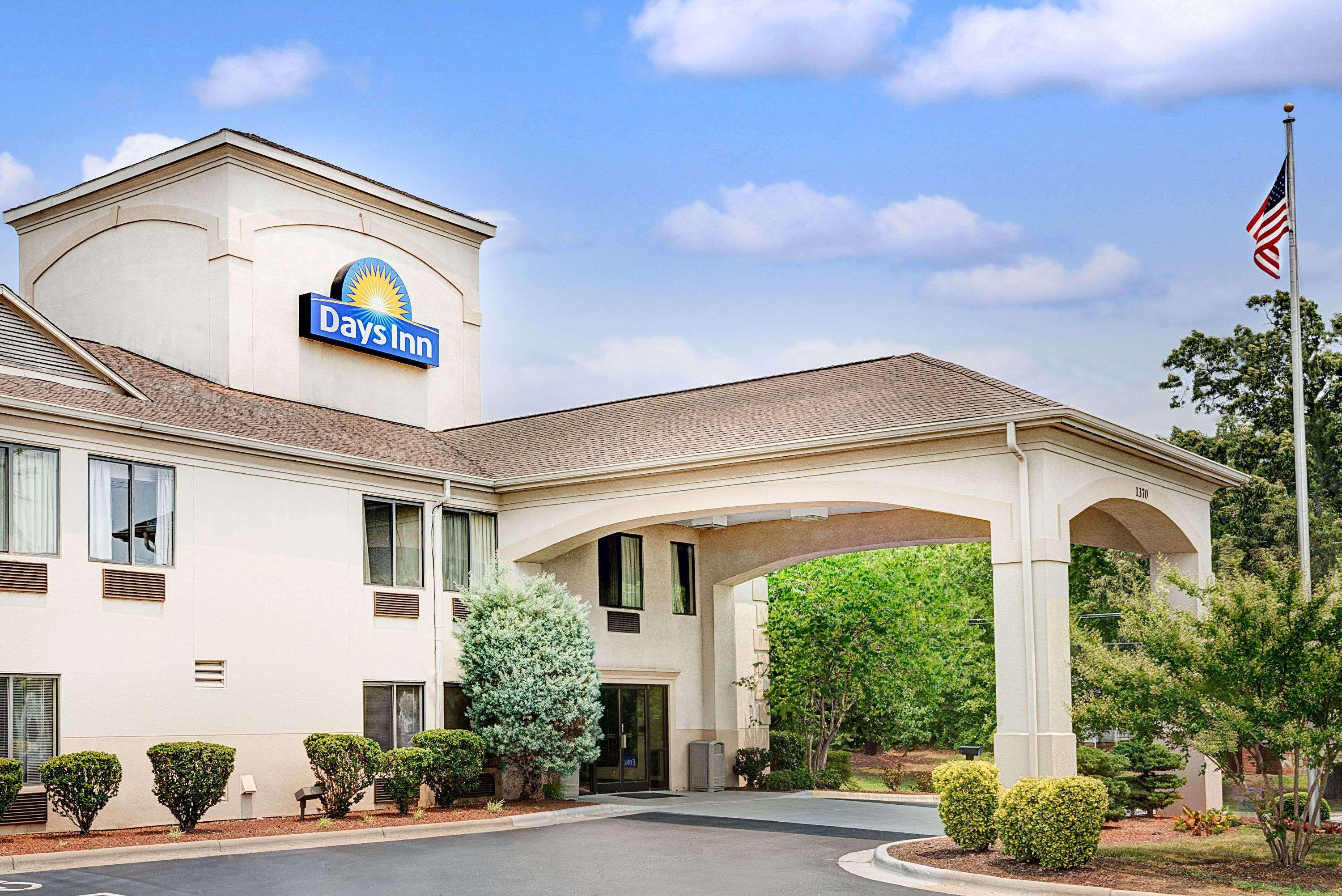 Days Inn By Wyndham Burlington East Haw River Exterior photo