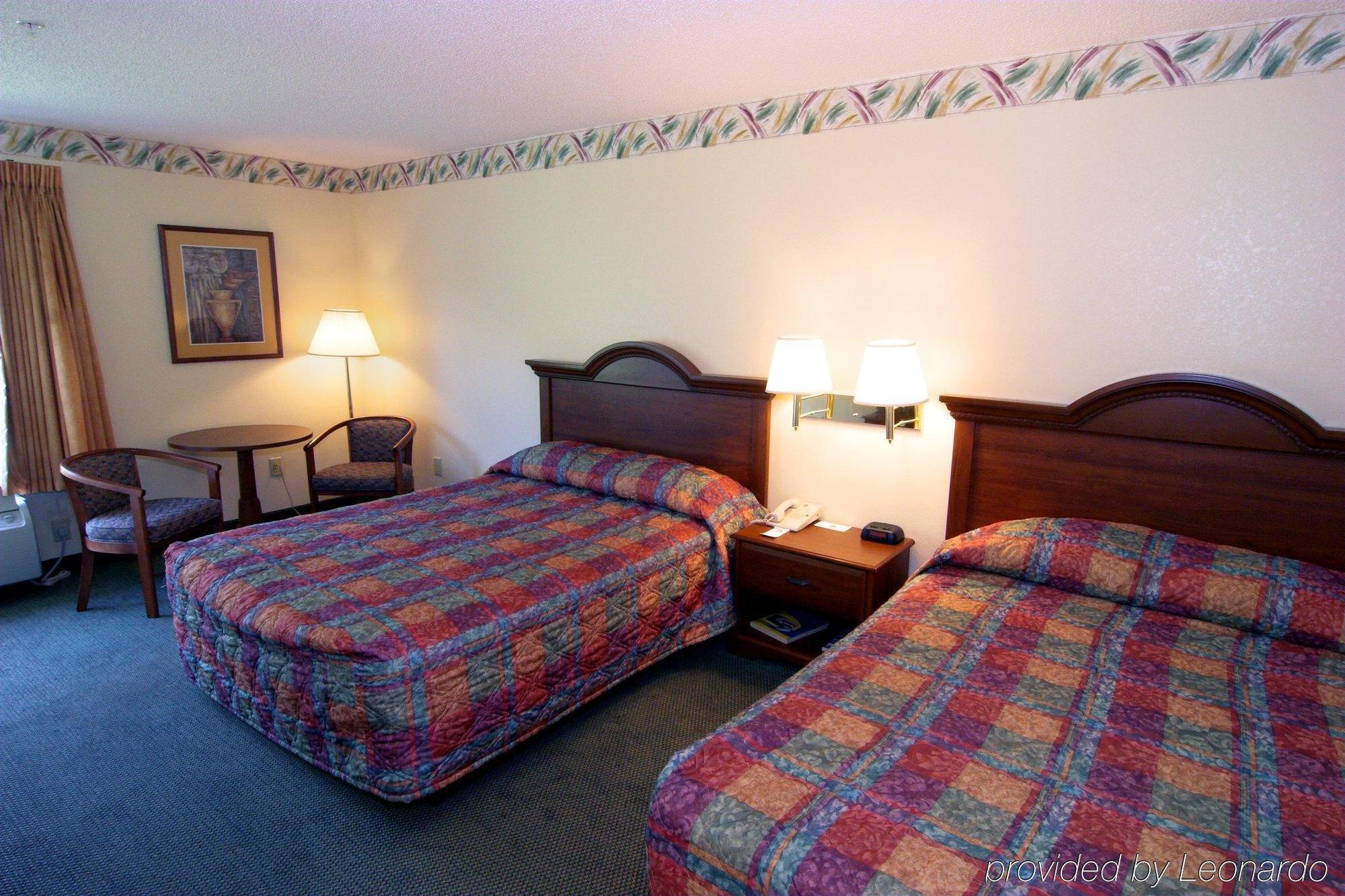 Days Inn By Wyndham Burlington East Haw River Room photo