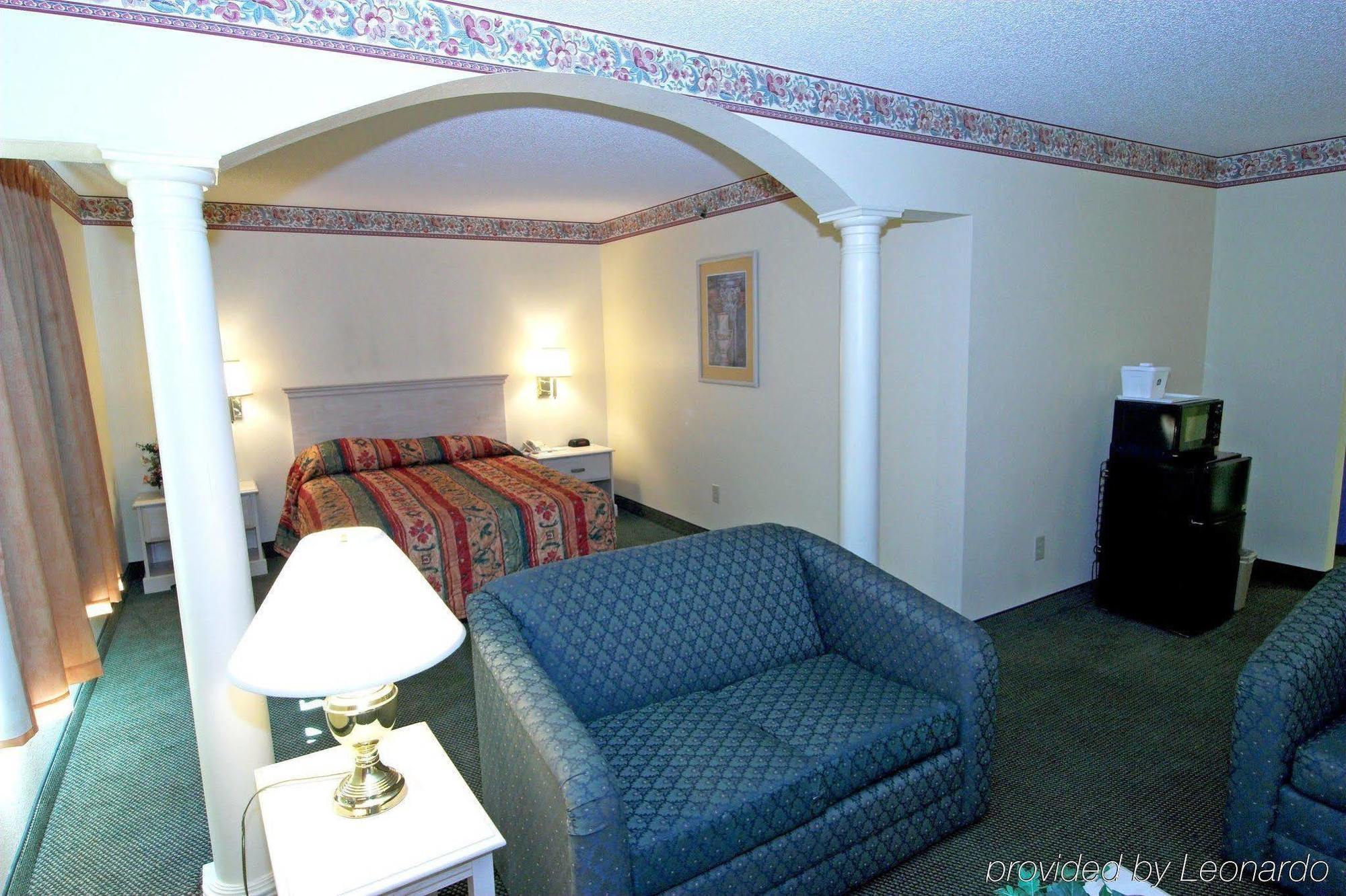 Days Inn By Wyndham Burlington East Haw River Room photo